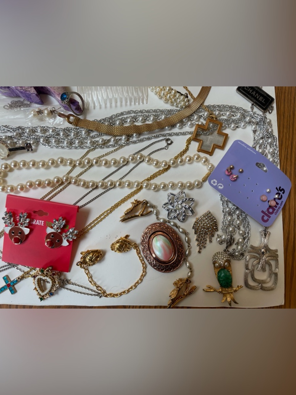 Costume Jewelry Lot 5 - Avon, Earrings, Necklaces + Brooches - Picture 7 of 7
